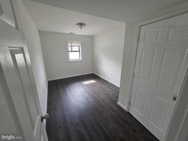 Photo - 203 E Cedarville Rd