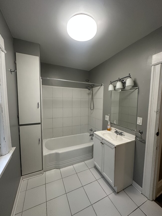 Photo - 174 Gardiner Ave