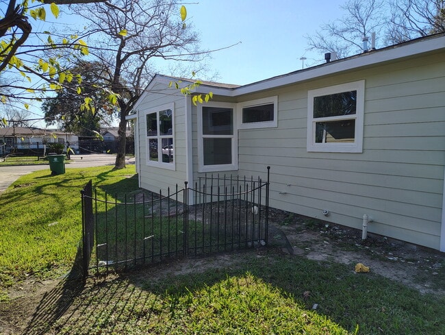 Photo - 6603 Narcissus St Unit Home