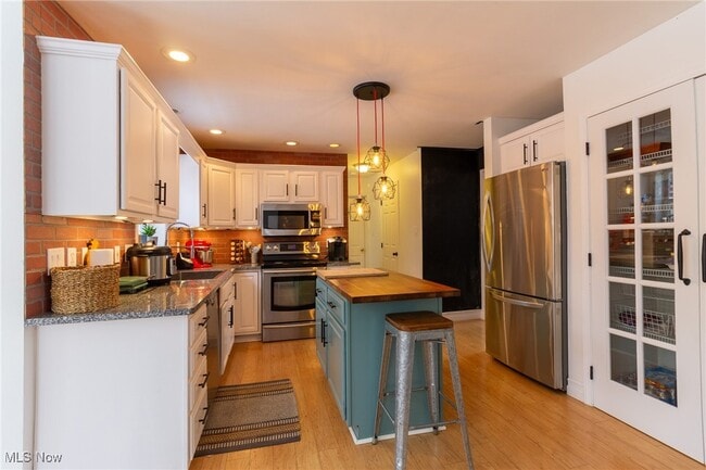 Photo - 889 Holborn Rd