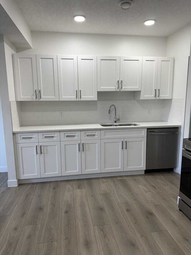 Photo - 289 Collicott Dr