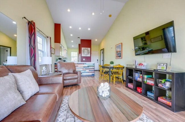 Living area - 555 Valley View Rd Unidad F302 Rental