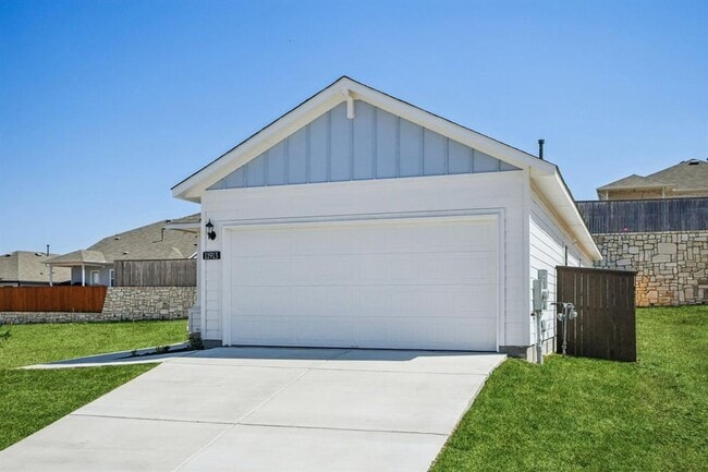 Photo - Beautiful 4-Bedroom Home | Pet Friendly | Fenced Backyard | 2-Car Garage
