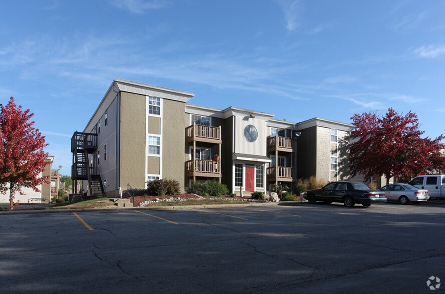 Daisy Walnut Apartments For Rent in Grandview, MO