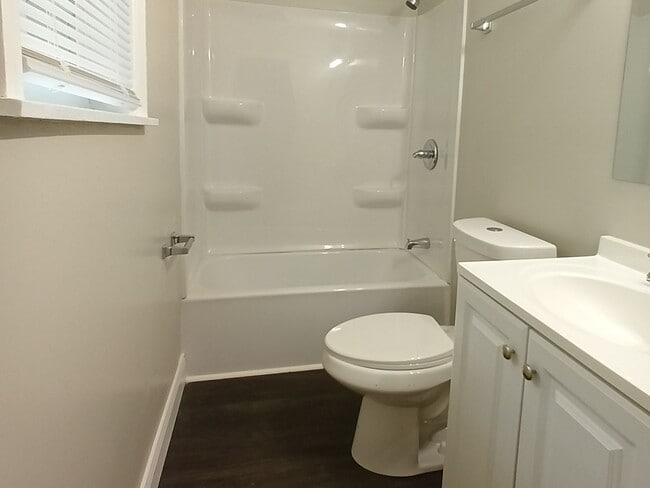 Photo - 47 Oakwood Dr