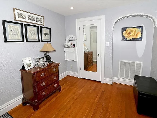 Photo - 6218 Southwood Ave Unit 3W