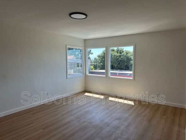 Photo - 369 Colusa Ave