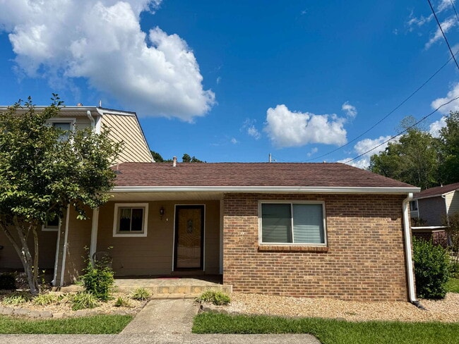 Building Photo - 1BR/1BA Condo in Greenbrier Unit 14