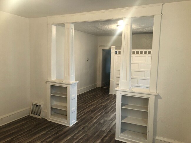 Photo - 507 - 1127-29 Victory Street Unit 1129 Victory St