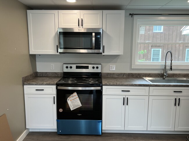 Kitchen Stove / Microwave - 124 Aubrey Ave Unit Left Side Apartment