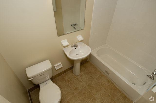 Bathroom - University Gardens Serene Gardens