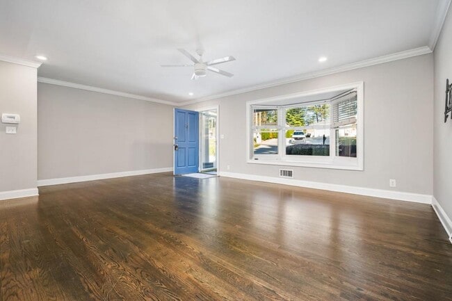 Photo - 2604 Sunny Ln SE