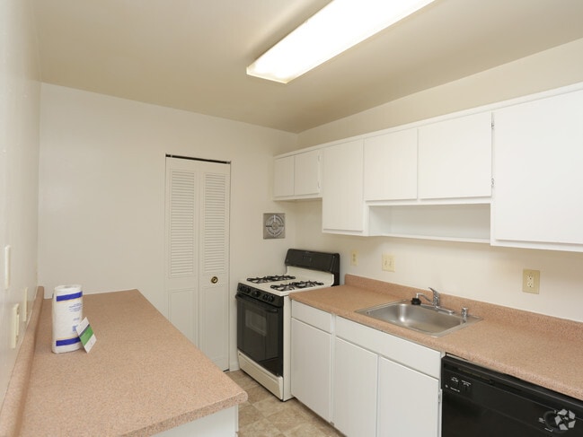 2HAB, 1BA - Quiet Waters Landing