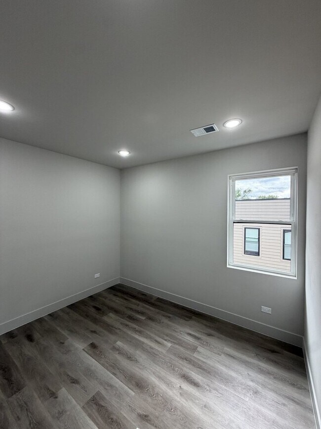 6603 S Langley Ave Unit 3