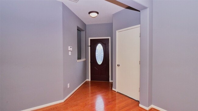 Photo - 2931 Meadowglen Cove