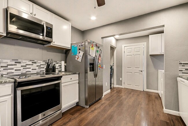 Building Photo - 234 E 1st St