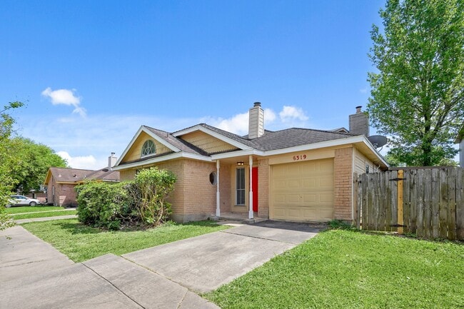 Building Photo - 6319 Southwood Ct N