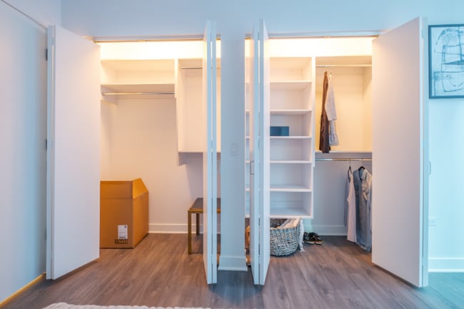 Photo - 230 W Hubbard St