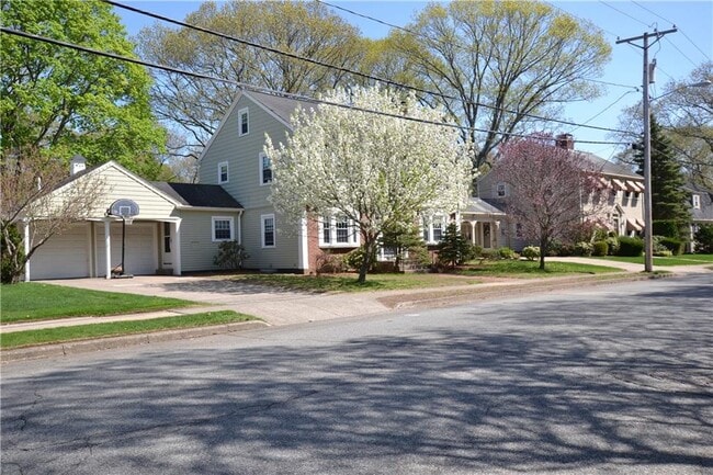 Photo - 42 Alexander McGregor Rd