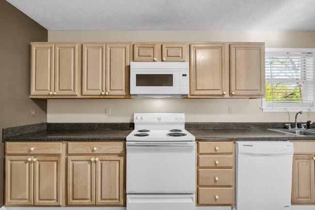 Photo - 112 W Gillespie St