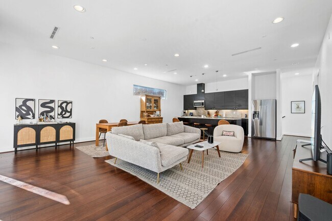 Photo - 3302 Lake St Unit 1