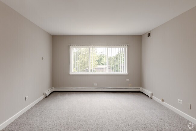 1BR, 1BA - 635SF - Dining/Living