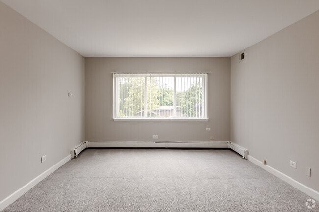 1BR, 1BA - 635SF - Dining/Living - The Arbors of Glen Ellyn