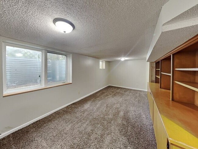 Photo - 3405 Ensign Ave N