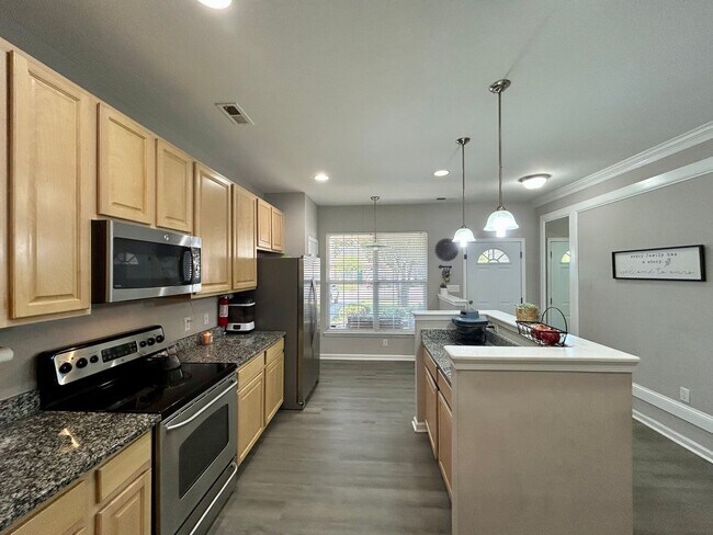 Photo - 2113 Livingston St