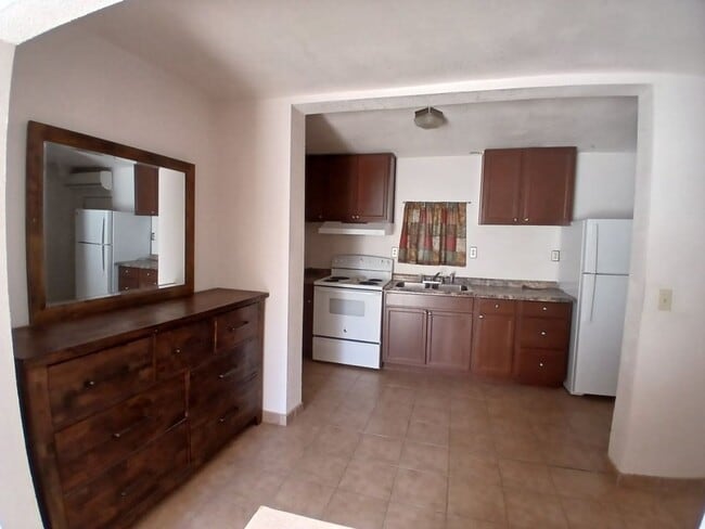 445 Rosemont St Unidad Back House