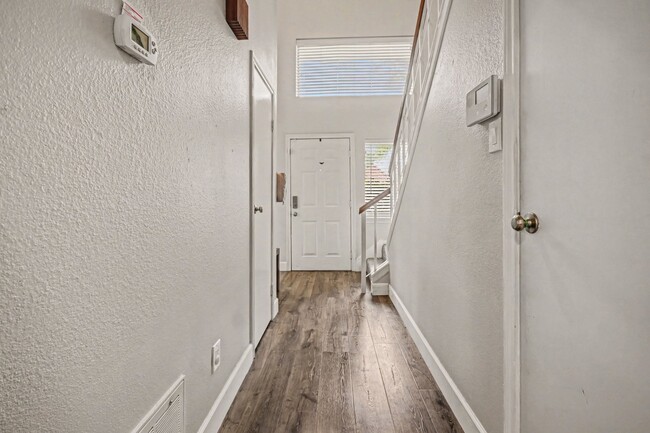 Building Photo - 7447 Cambridge St Unit 73