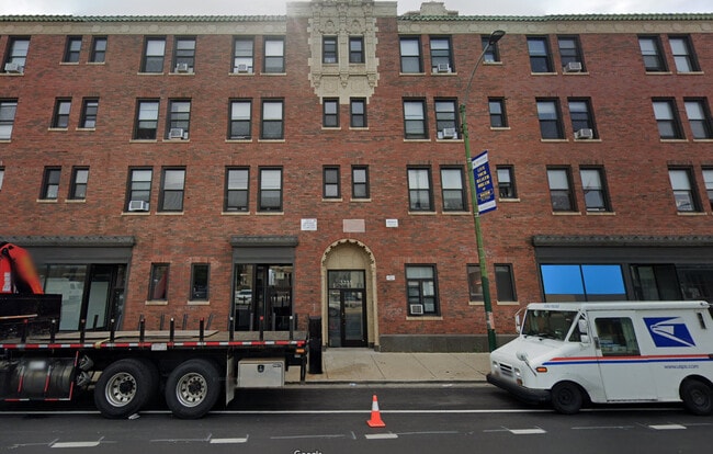Building Photo - 3335 W Diversey Ave Unit 130 Rental