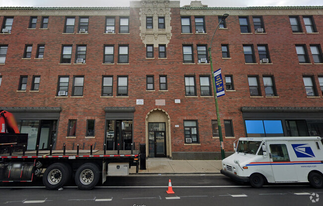 Building Photo - 3335 W Diversey Ave Rental