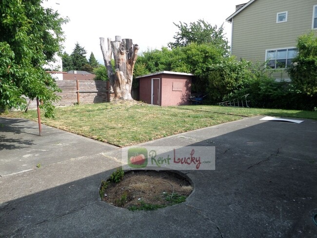 Photo - Super-Cute 2-Bedroom Home w/Attached Garage and Large Yard in Great Seattle Location!!