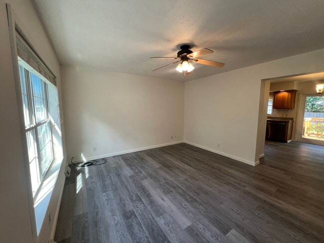Photo - 1600 Crescent St