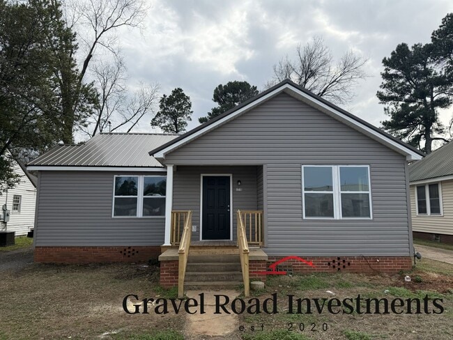 Building Photo - Beautifully Remodeled 4 Bedroom / 2 Bath Home – Move-In Ready!