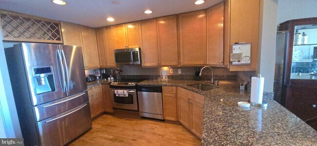 Building Photo - 717 S Christopher Columbus Blvd Unit 1505