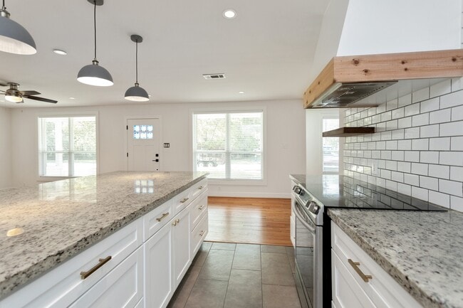 Photo - 1834 Norcrest Dr