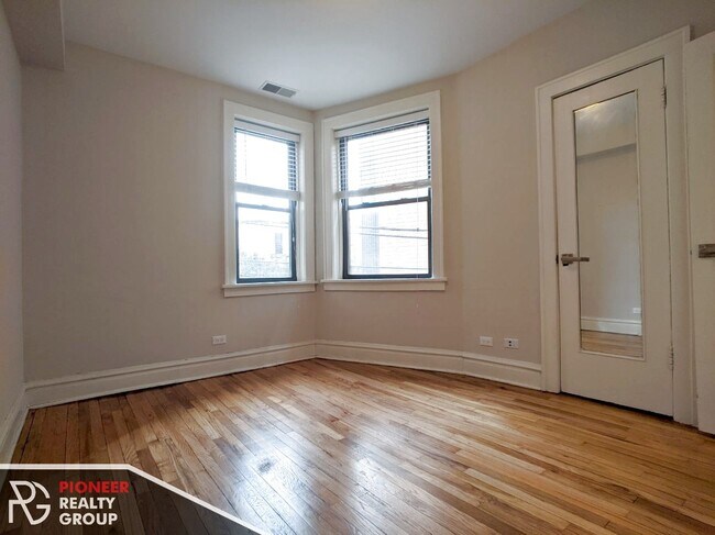 Photo - 2227 W Wilson Ave Unit 2231-2