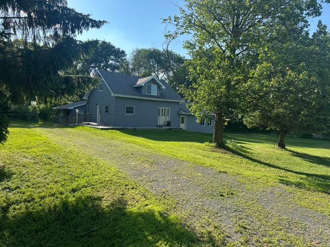 Photo - 125 County Line St