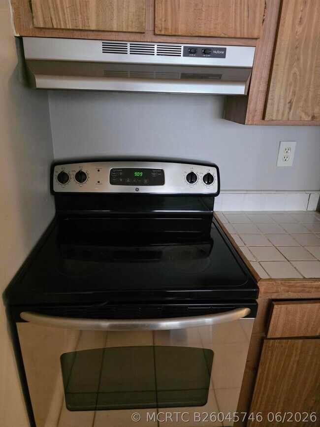2401 Riverside Dr Unit 411-b