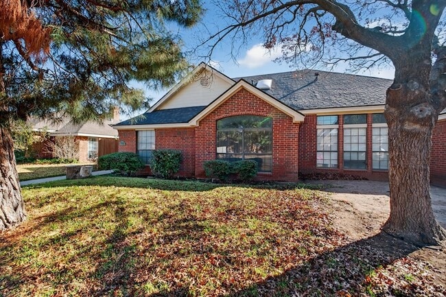 Photo - 1709 Castleford Rd