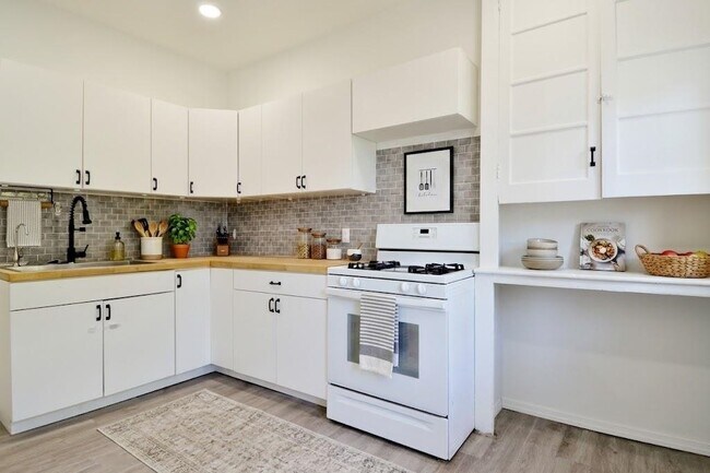 Photo - 885 Broadway Unidad 3
