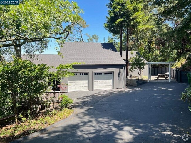 Building Photo - 47 El Gavilan Rd Rental