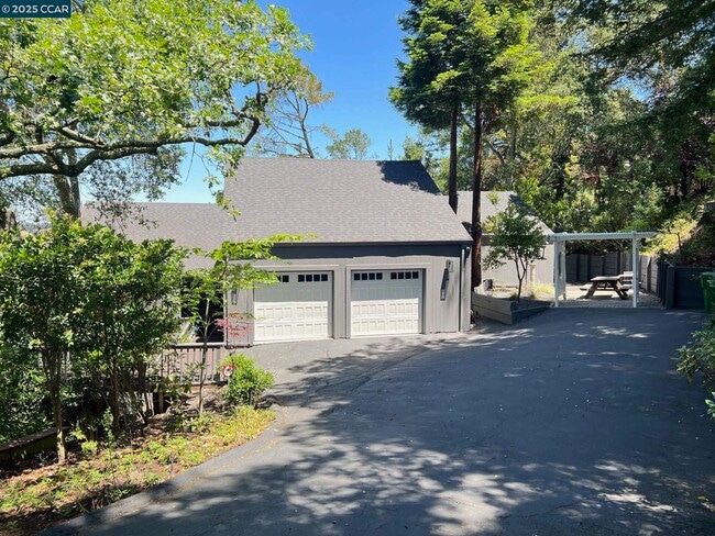 Building Photo - 47 El Gavilan Rd Rental
