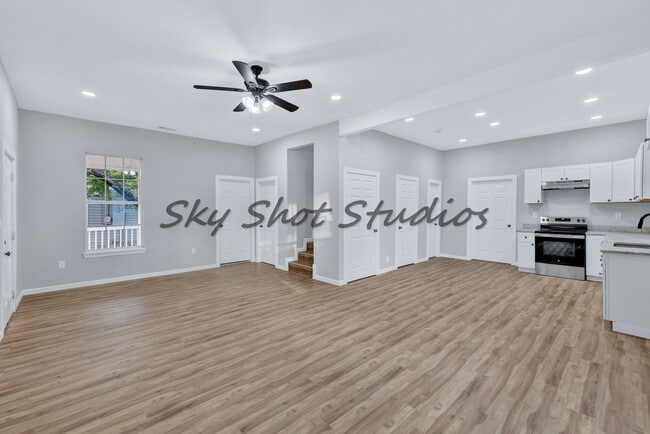 Photo - 323 W Cherry St