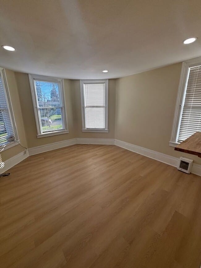 Photo - BEL307 Unit Apt 5