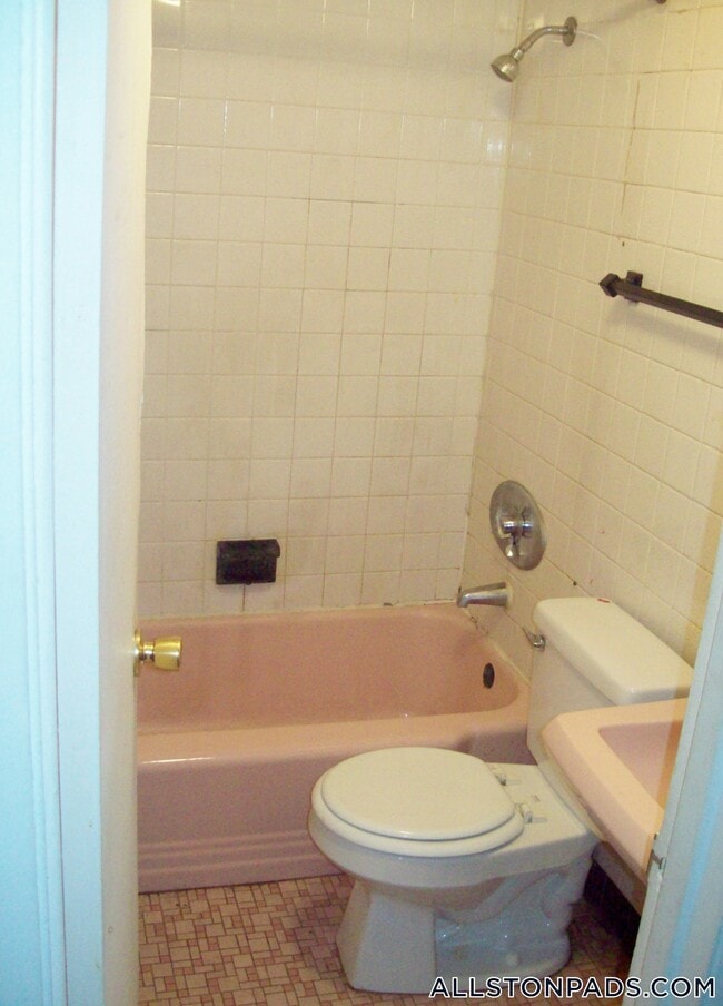 Photo - 153 Brighton Ave Unidad 1