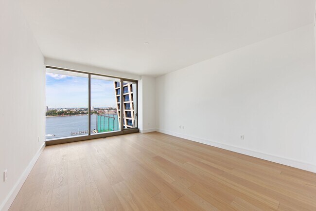 Photo - 500 W 18th St