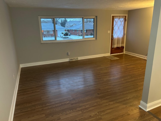 Photo - 907 Birchwood Dr